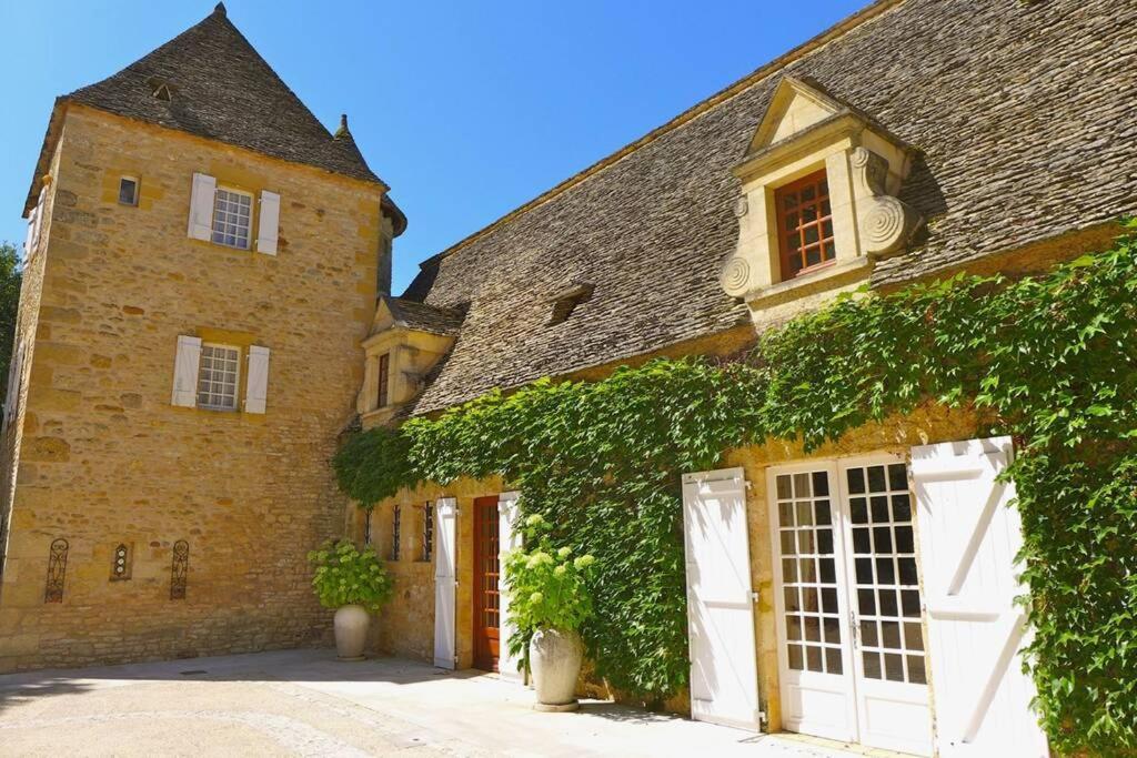 Château La Carrière Saint-Cyprien  Exterior foto